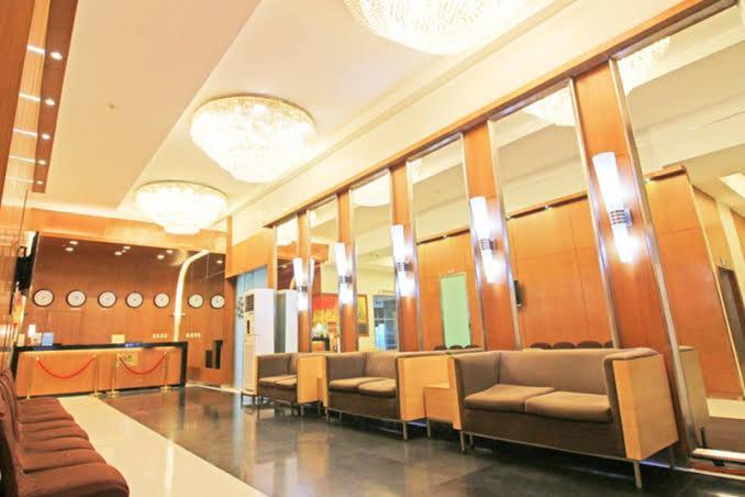 Family Staycation With Pool Manila Exterior photo