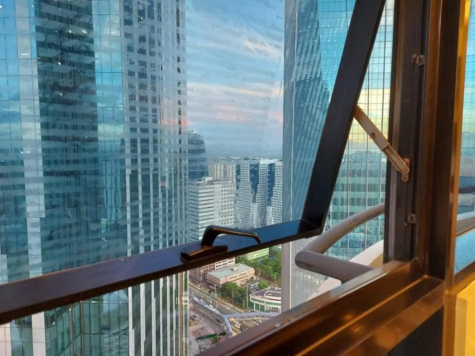 Family Staycation With Pool Manila Exterior photo